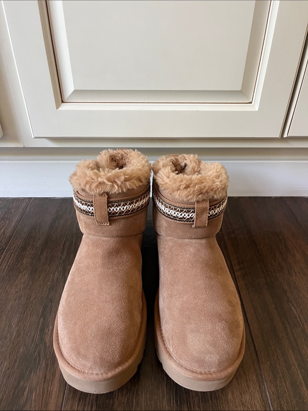 Like New! UGG Classic Ultra Mini Alpsey Boot! - Picture 6 of 10